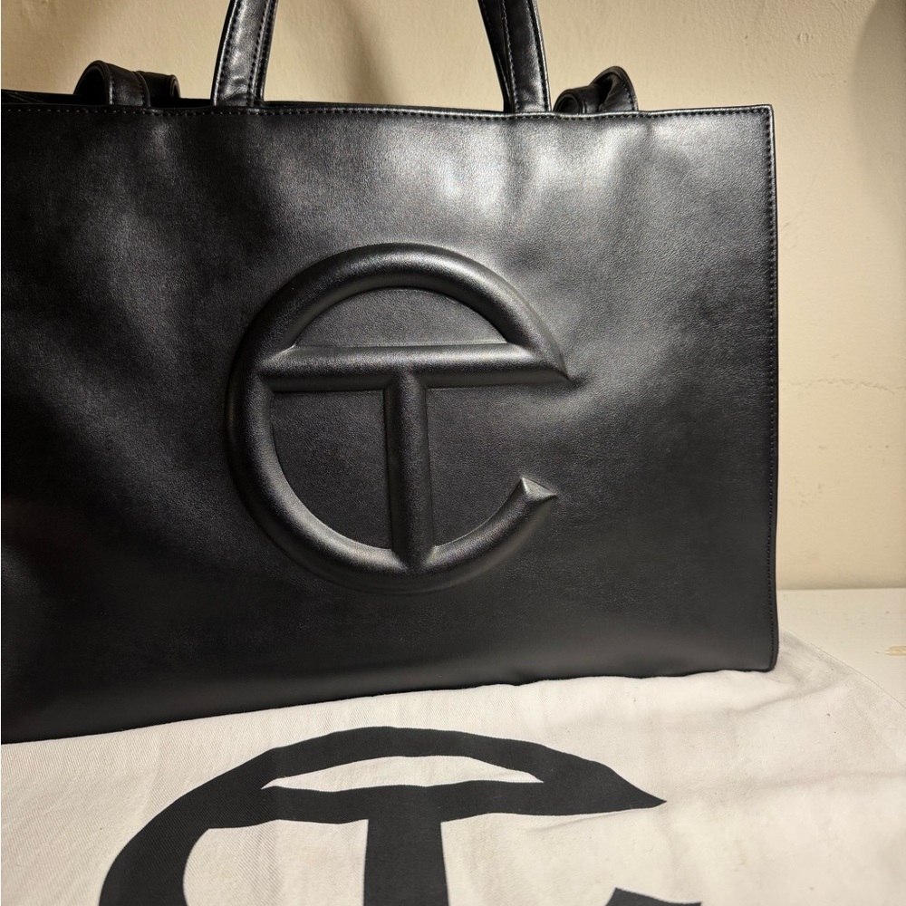 Black Telfar Shopping Bag (Medium)